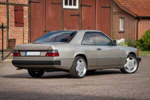 Immagine 13/73 di Mercedes-Benz 300 CE (1991)