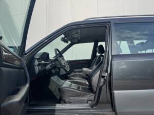 Image 11/29 of Mercedes-Benz 300 TE (1989)