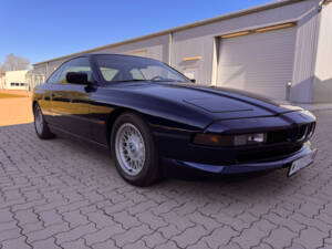 Image 24/69 of BMW 850i (1993)