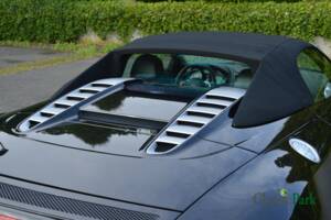 Image 20/50 of Audi R8 Spyder 4.2 FSI Quattro (2011)