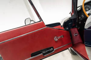Image 9/36 of Jaguar E-Type (1969)