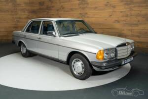 Imagen 3/19 de Mercedes-Benz 250 (1978)