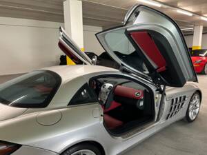 Image 19/34 of Mercedes-Benz SLR McLaren (2006)