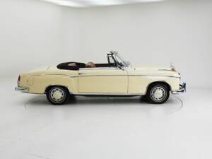 Afbeelding 9/15 van Mercedes-Benz 220 SE b (1961)