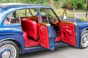 Image 34/49 of Bentley S 3 Continental Flying Spur (1964)