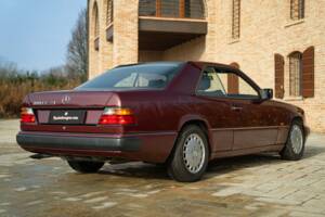 Image 7/50 of Mercedes-Benz 300 CE-24 (1991)