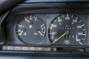 Image 20/50 de Mercedes-Benz 190 D (1985)