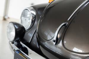 Bild 26/32 von Volkswagen Käfer 1303 LS (1978)