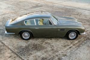 Immagine 8/36 di Aston Martin DB 6 Mk II (1970)
