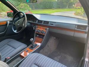 Bild 9/35 von Mercedes-Benz 230 CE (1992)