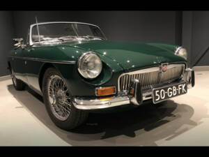Image 1/40 of MG MGB (1974)