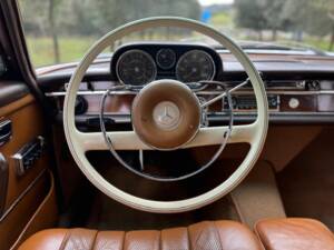 Imagen 31/42 de Mercedes-Benz 250 SE (1967)
