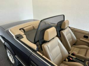 Bild 26/50 von BMW 325i (1989)