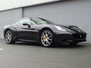 Image 2/99 of Ferrari California (2010)