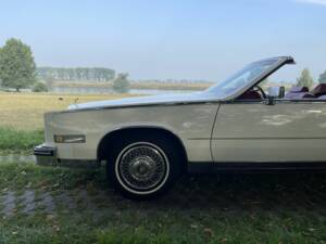 Bild 5/8 von Cadillac Eldorado Biarritz Convertible (1984)