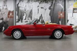 Immagine 4/28 di Alfa Romeo 2.0 Spider (1990)