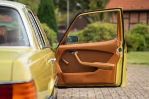 Afbeelding 35/75 van Mercedes-Benz 280 SE (1976)