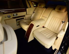 Image 48/50 of Rolls-Royce Phantom VII (2010)