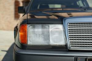 Imagen 9/50 de Mercedes-Benz 200 TE (1993)