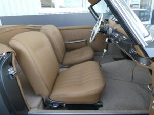 Image 13/30 de Mercedes-Benz 190 SL (1961)