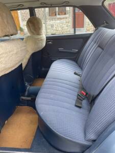 Image 15/23 of Mercedes-Benz 230 E (1984)