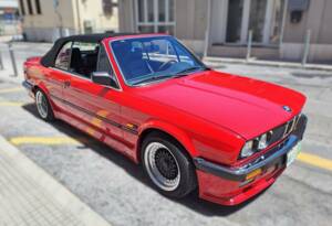 Immagine 7/50 di BMW 320i (1989)