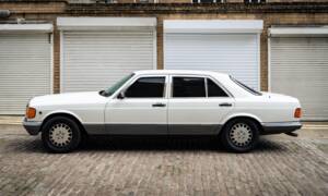 Image 2/50 of Mercedes-Benz 500 SEL (1984)