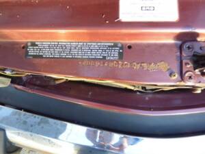 Afbeelding 33/36 van Mercedes-Benz 560 SL (1986)