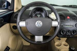 Immagine 8/50 di Volkswagen New Beetle 1.6 (2004)