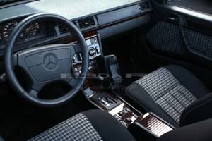 Bild 26/31 von Mercedes-Benz E 200 (1996)