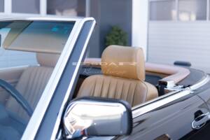 Image 22/37 of Mercedes-Benz 560 SL (1989)