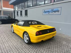 Afbeelding 13/26 van Ferrari F 355 Spider (1995)
