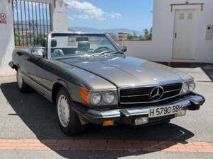 Imagen 2/12 de Mercedes-Benz 560 SL (1988)