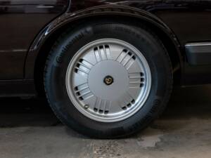 Image 7/30 of Jaguar XJ12 6.0 (1994)