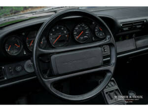 Image 18/28 de Porsche 911 Carrera 4 (1990)