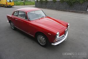 Image 12/68 of Alfa Romeo Giulietta Sprint 1300 (1965)