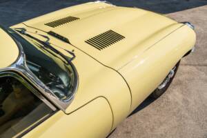 Image 36/78 de Jaguar E-Type (1969)