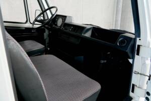 Image 34/43 of Mercedes-Benz T1 208 (1981)