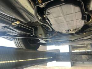 Image 18/22 of Mercedes-Benz E 220 (1993)