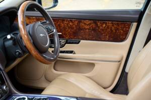 Bild 15/50 von Jaguar XJ 5.0 (2010)