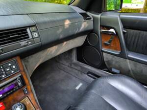 Image 20/38 of Mercedes-Benz SL 320 (1994)