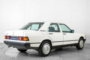 Image 2/50 de Mercedes-Benz 190 D (1985)