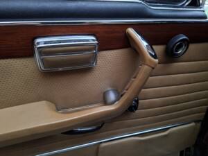 Image 17/43 of BMW 2,5 CS (1975)