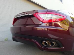 Image 15/98 of Maserati GranTurismo 4.2 (2008)