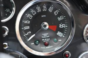 Image 21/22 de Aston Martin DB 6 Mk II (1970)