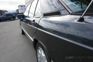 Immagine 21/47 di Mercedes-Benz 190 E 2.3 (1992)