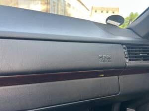 Image 18/47 of Mercedes-Benz 300 CE-24 (1992)