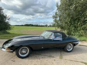 Image 2/23 de Jaguar Type E 4.2 (1964)