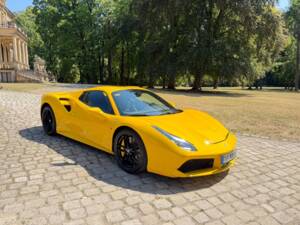 Image 2/18 of Ferrari 488 Spider (2018)