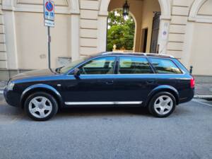 Image 1/9 de Audi A6 2.5 TDI allroad quattro (2005)